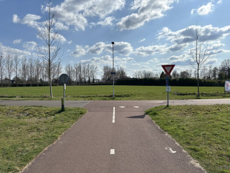 Voorstegelde locatie van een AZC (asielzoekerscentrum) in Best aan de Hooiweg in de Vleut